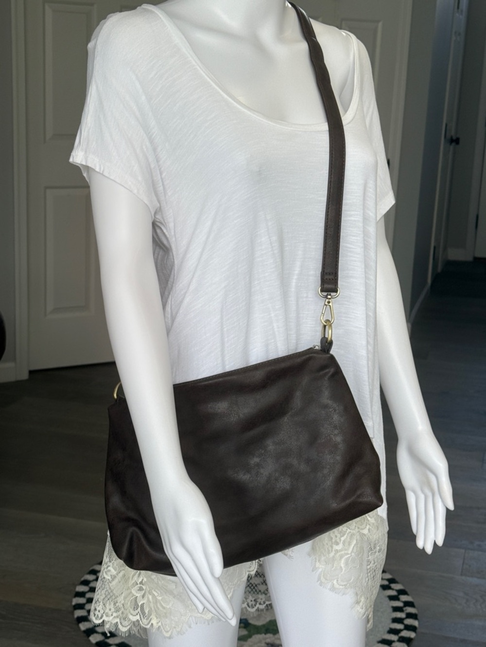 Joy Susan 2-in-1 Brown Vegan Leather Hobo Tote Bag Removable Clutch/ Crossbody - Picture 3 of 16